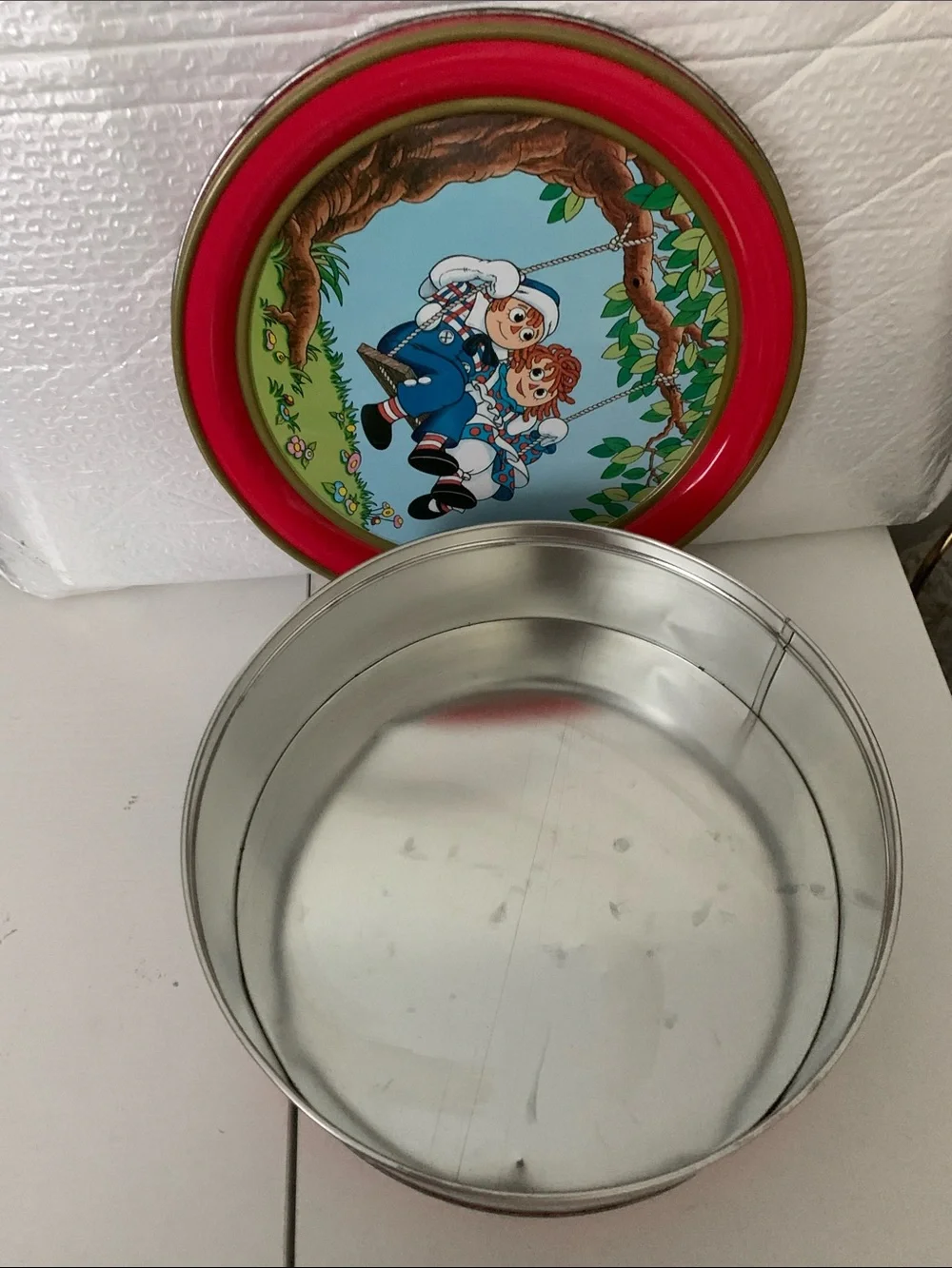 Vintage 1987 Raggedy Ann and Andy Cookie Tin